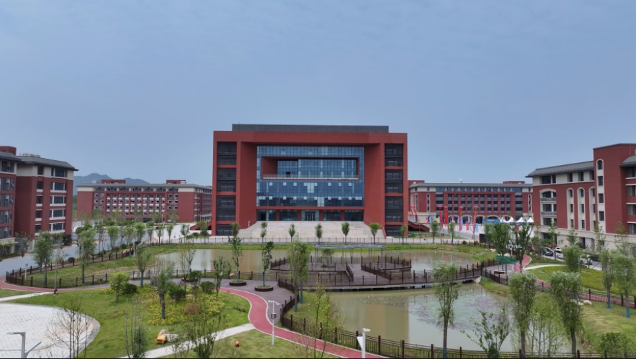 信阳医药健康技工学校
